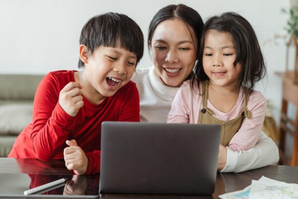 Ketika Guru Harus Jadi Content Creator: Tantangan Baru di Era Digital