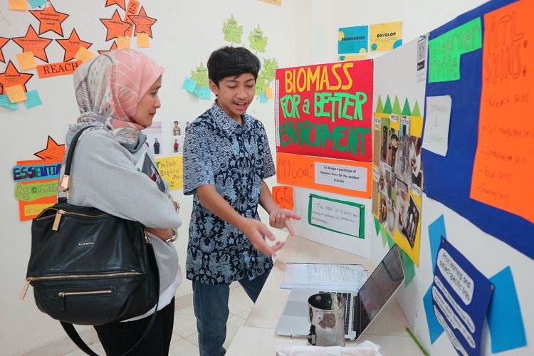 Sekolah Berbasis Pameran: Anak Menyajikan Karya Setiap Minggu