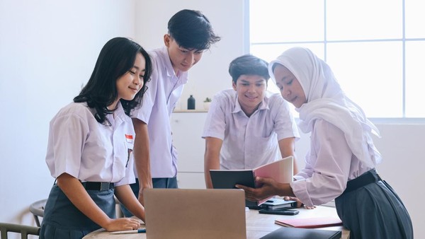 Sekolah untuk Pengamat Sosial: Anak Belajar Melalui Studi Lapangan Kota
