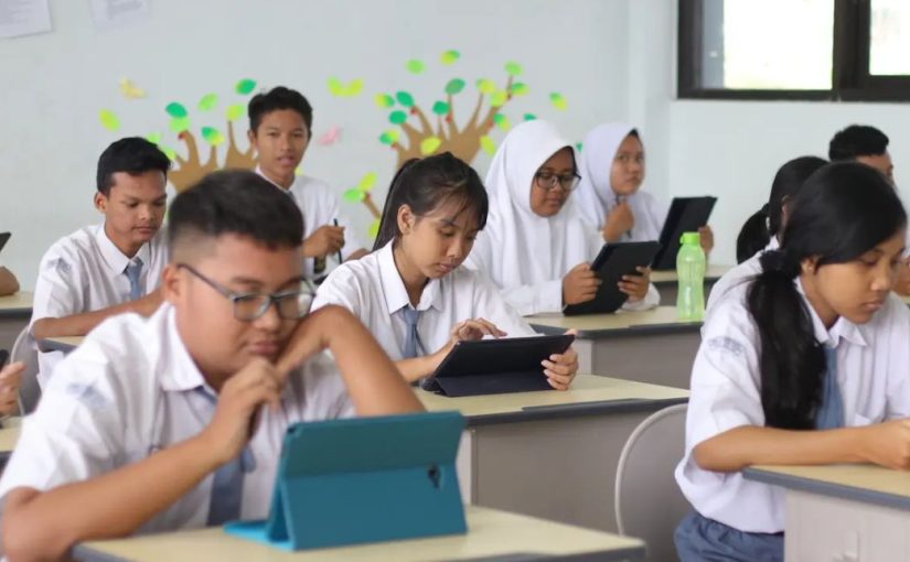 Transformasi Pembelajaran Digital dan Pemanfaatan Teknologi AI untuk Menyiapkan Generasi Emas 2045